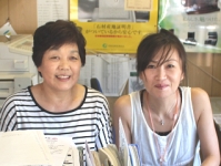 事務の渡辺フサ子さん（左）／コーディネーター山崎朋美さん（右）