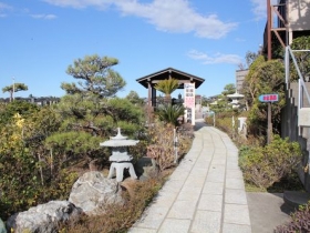 鎌倉本山墓所をはじめとして、由緒ある古刹・名刹のお寺への出入りができます。おススメ墓所は鎌倉・腰越駅にある満福寺。