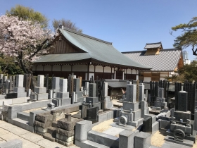 有限会社中村石材は東京都渋谷区や港区を中心とした寺石屋として、創業してから100年以上が経ちます。墓石の工事だけでなく墓地のご紹介や仏壇・仏具の販売も行っておりますので、お気軽にお問い合わせくださいませ。
