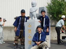 日本テレビの『びっくりしちゃった新記録』の企画番組において、坂口石材工芸様が真壁石で制作された「小便小僧」が使用されました。放水する飛距離の日本新記録を狙いました！