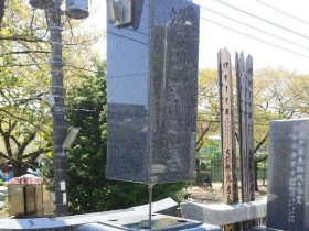M9を観測した先の東日本大震災において、㈲冨士光が実用新案登録をしている『KI式耐震工法』によるお墓は倒壊の被害は無し。免震・耐震墓石を関東一円で建墓可能です。
